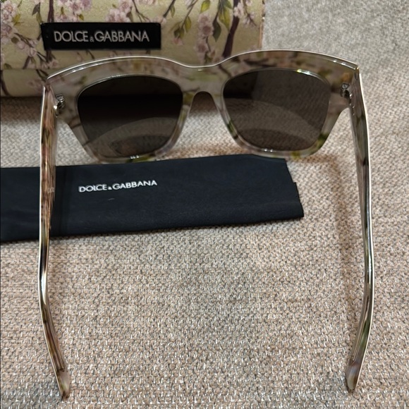DOLCE & GABBANA Cherry Blossom Pattern Sunglasses with original Case and Cloth - Picture 6 of 12